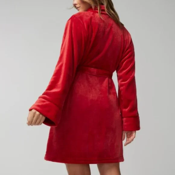 Red Robe Plush Embraceable Soma NWT ❤ Retail $80- - Picture 5 of 6